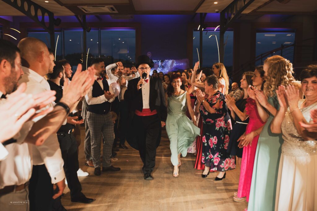 https://wodzirej-eventus.pl prowadzi zabawę weselną