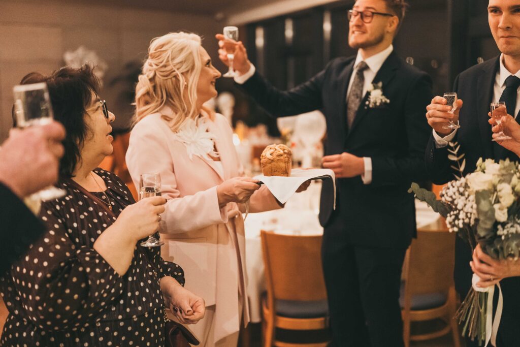 Restauracja Przystań w Olsztynie - przywitanie pary młodej